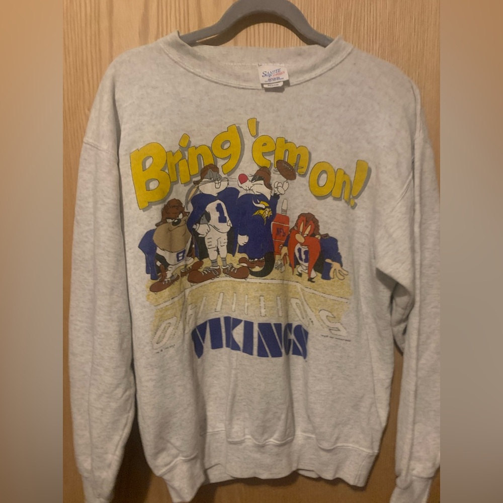 1993 vintage Minnesota Viking looney tunes crewneck sweater
